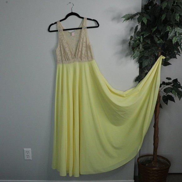 Vintage 50s/60s floral lace nightgown by Saramae Size 10/12 - Picture 9 of 11